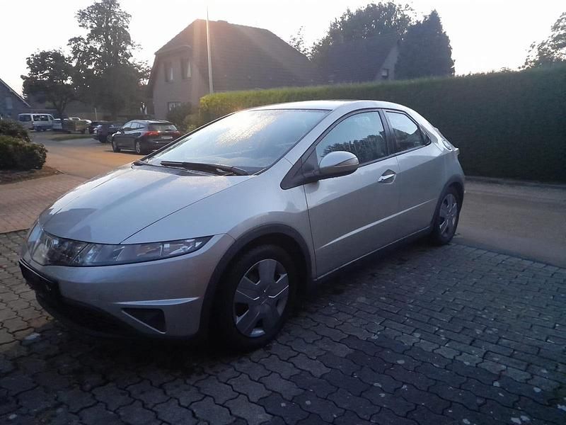 Silber Gebraucht 2008 Honda Civic Comfort Limousine | 4.749 € (Fairer Preis) - Bild 1/4