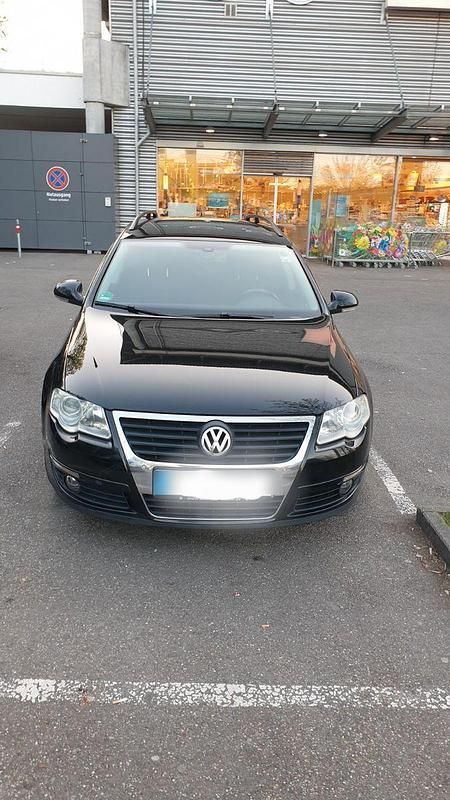 Schwarz Gebraucht 2010 VW Passat Comfortline Kombi | 2.800 € (Guter Preis) - Bild 1/4