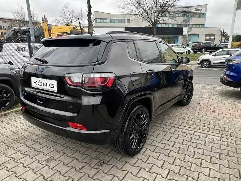 Second-hand Jeep Compass 239 CP (175 kW) 2022 Negru SUV