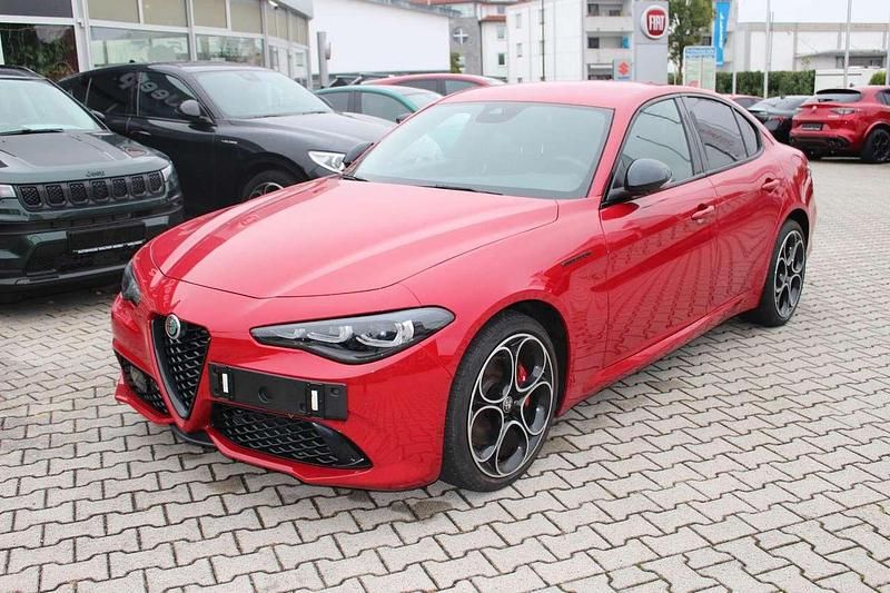 Rot Gebraucht 2023 Alfa Romeo Giulia Competizione Limousine | 33.900 € (Guter Preis) - Bild 1/4
