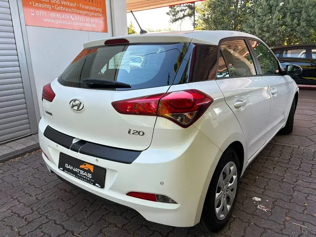 Gebraucht Hyundai i20 Trend 84 PS (61 kW) 2017 Weiß Limousine