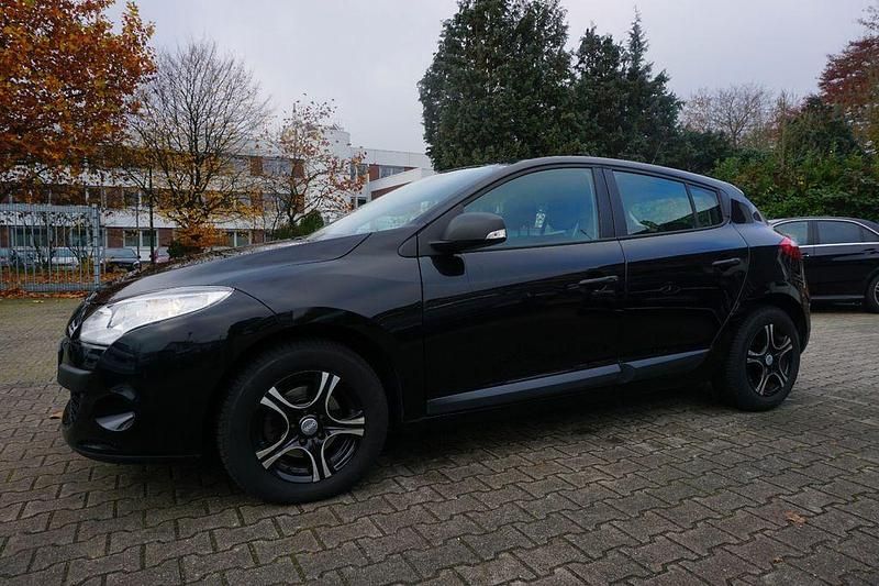 Gebraucht Renault Mégane 101 PS (74 kW) 2011 Schwarz Limousine