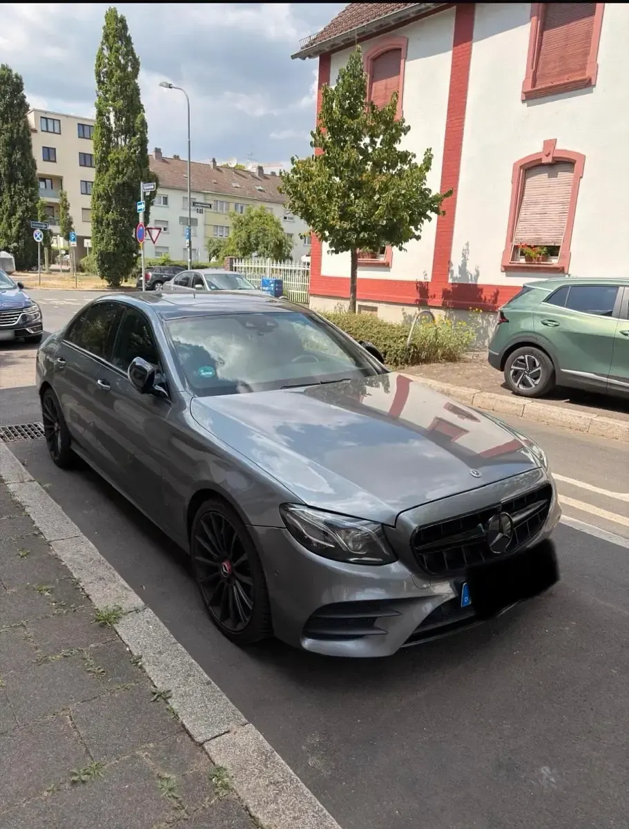 Gebraucht Mercedes E350 AMG line 258 PS (189 kW) 2017 Silber Limousine