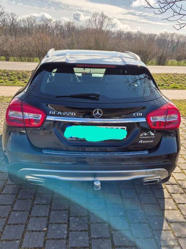 Schwarz Gebraucht 2015 Mercedes GLA220 SUV | 15.500 € (Fairer Preis) - Bild 1/4
