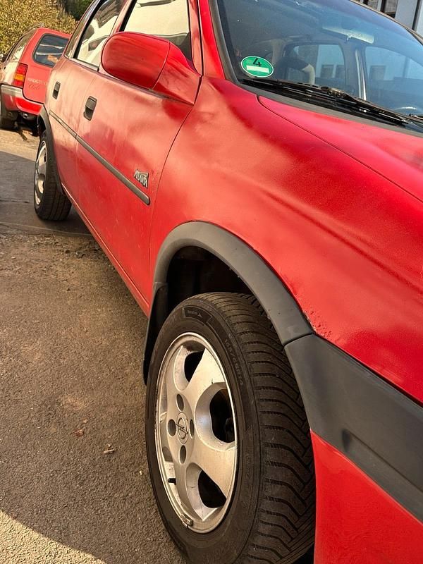 Używany Opel Corsa 44 KM (32 kW) 1996 Czerwony Hatchback