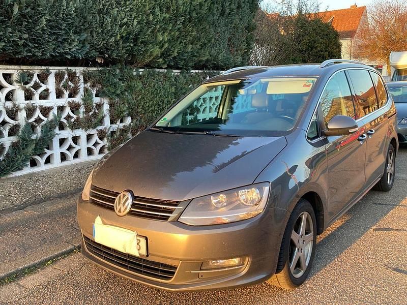 Gebraucht VW Sharan Highline 150 PS (110 kW) 2017 Grau Van / Kleinbus