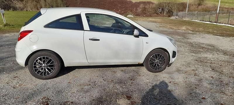 Gebraucht Opel Corsa Selection 69 PS (50 kW) 2012 Casabl/arctic/eisweiss/kaolin Kleinwagen