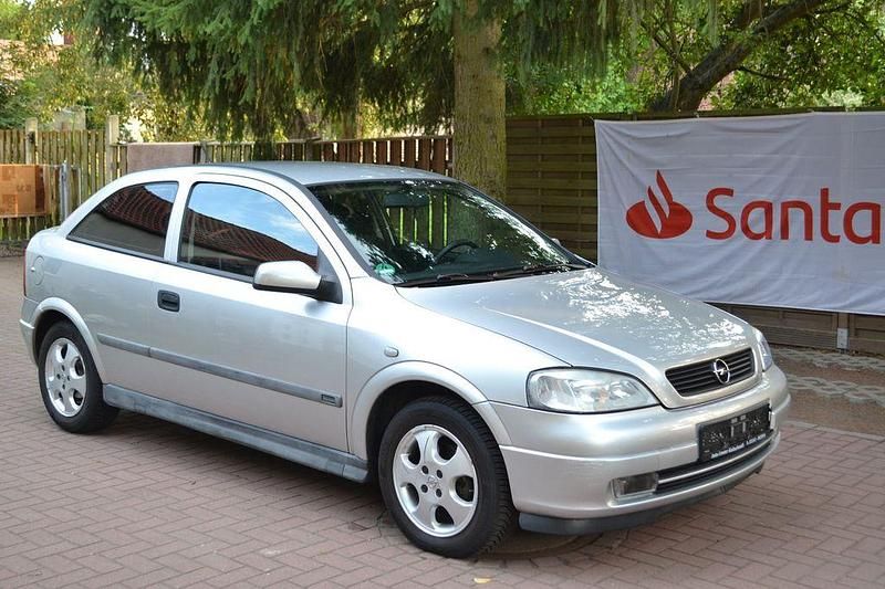 Silber Gebraucht 2000 Opel Astra Edition Limousine | 2.490 € (Etwas zu teuer) - Bild 1/4
