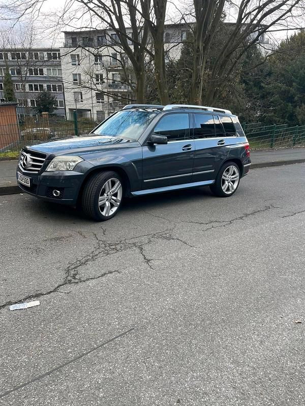 Grau Gebraucht 2009 Mercedes GLK320 SUV | 8.599 € (Etwas zu teuer) - Bild 1/4