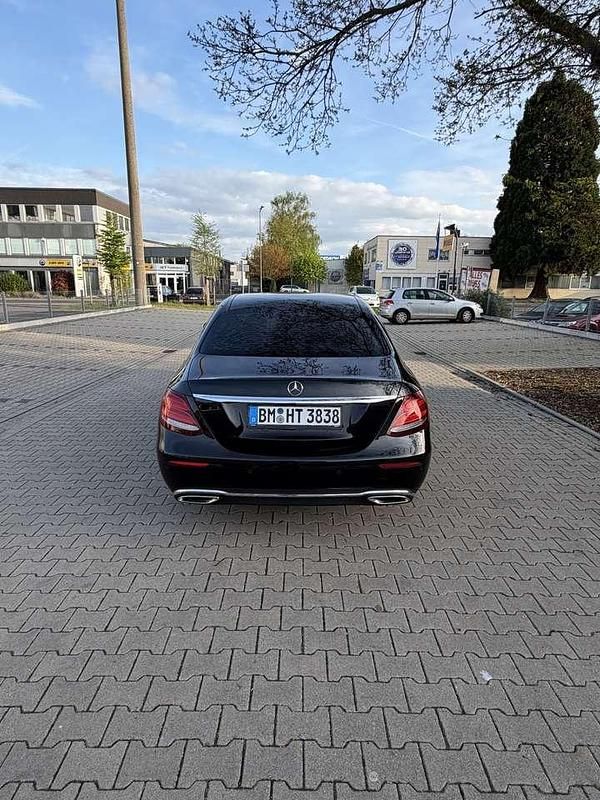 Second-hand Mercedes E200 184 CP (135 kW) 2016 Negru Berlinǎ