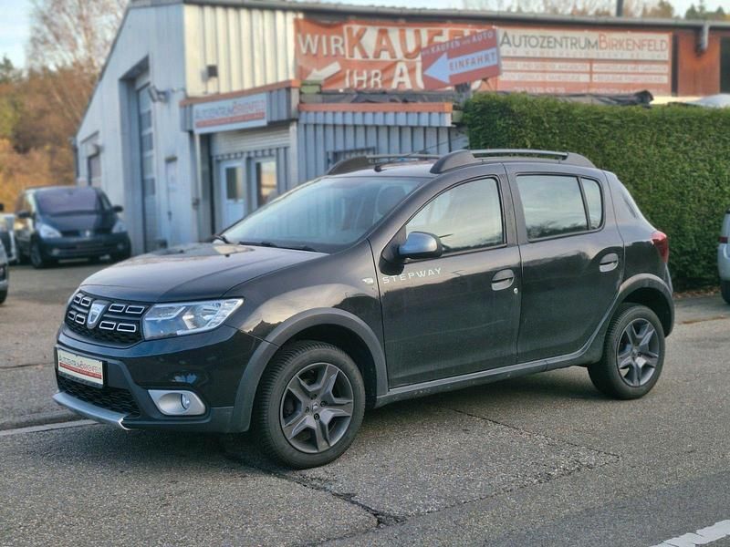 Gebraucht 2017 Dacia Sandero Celebration Kleinwagen | 4.490 € (Guter Preis) - Bild 1/4