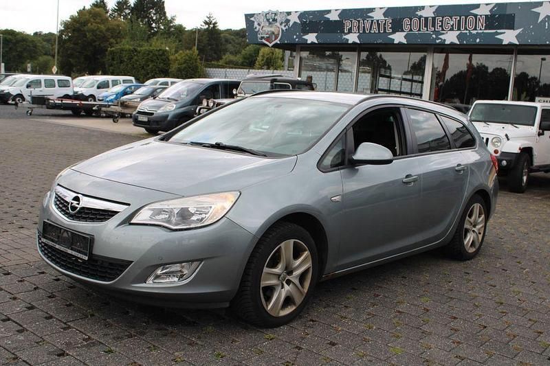 Silber Gebraucht 2011 Opel Astra Edition Kombi | 2.499 € (Guter Preis) - Bild 1/4