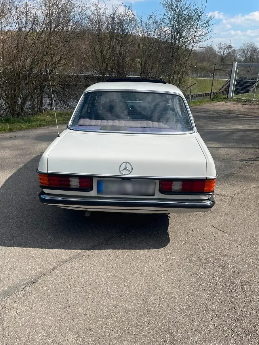 Gebraucht Mercedes E230 130 PS (95 kW) 1983 Weiß Limousine