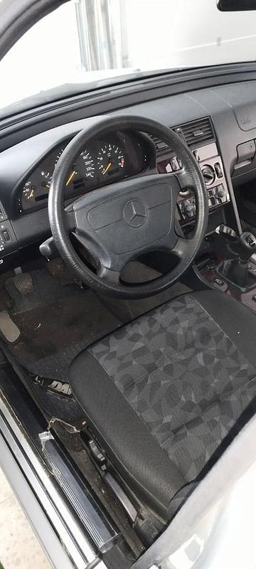 Gebraucht Mercedes C180 Classic 122 PS (89 kW) 1998 Silber Limousine