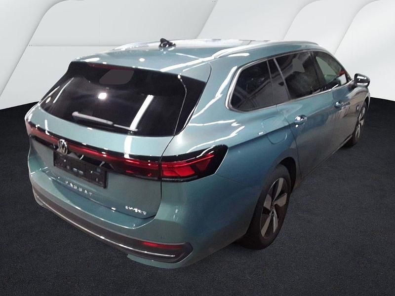 Gebraucht VW Passat Business 204 PS (150 kW) 2025 Grün Kombi