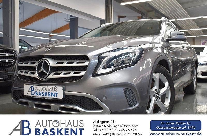 Grau Gebraucht 2018 Mercedes GLA180 Urban SUV | 16.590 € (Guter Preis) - Bild 1/4