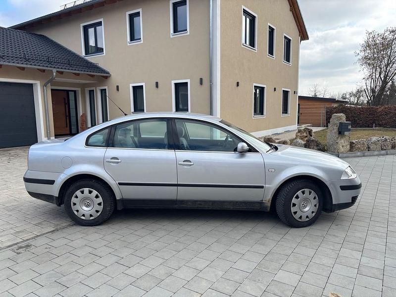 Gebraucht VW Passat 116 PS (85 kW) 2001 Silber Limousine