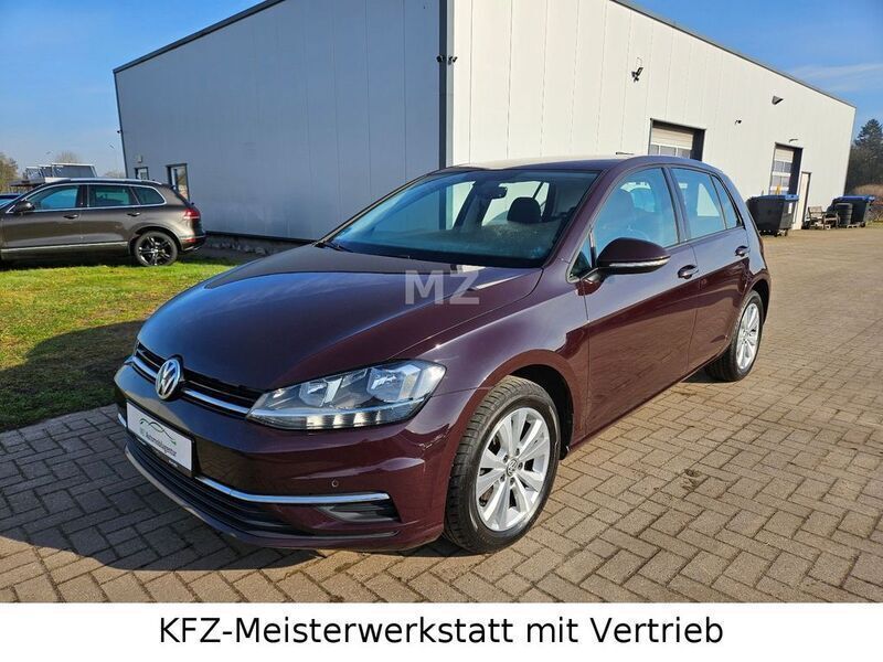 Schwarz Gebraucht 2017 VW Golf VII Limousine | 10.987 € (Guter Preis) - Bild 1/4