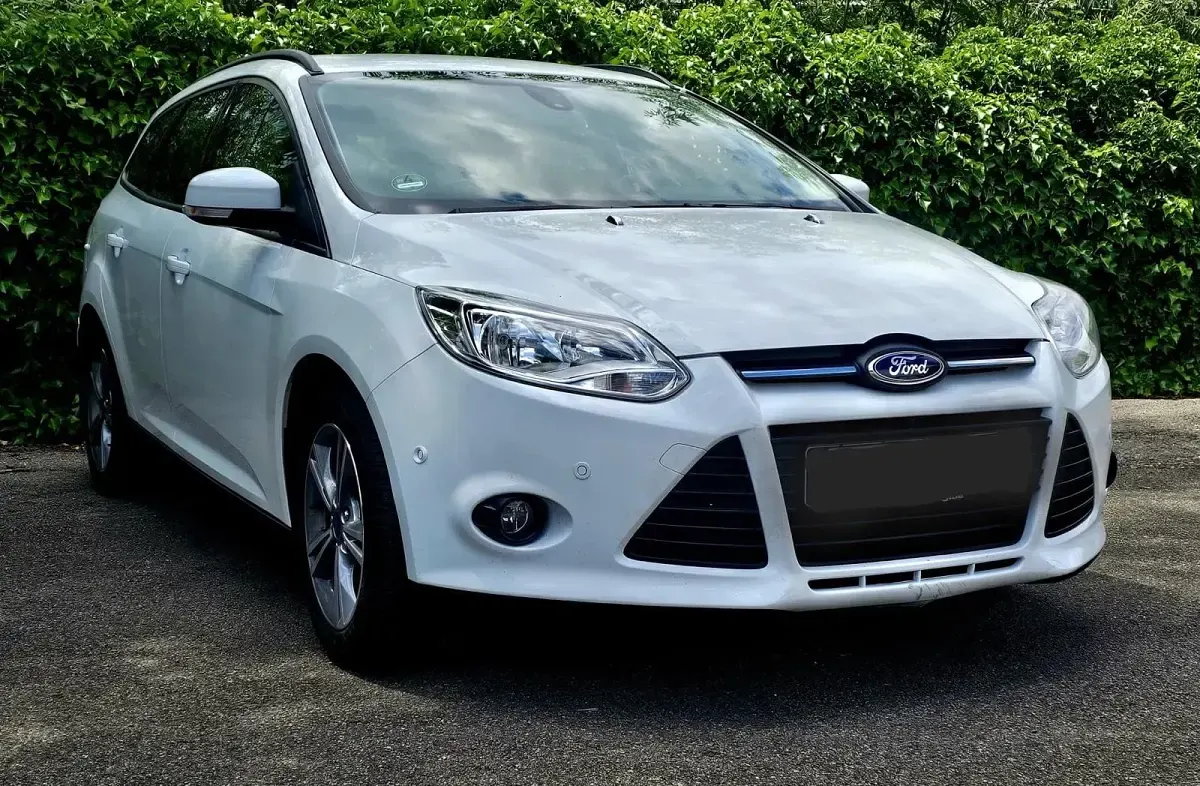 Gebraucht Ford Focus 100 PS (73 kW) 2014 Weiß Kombi