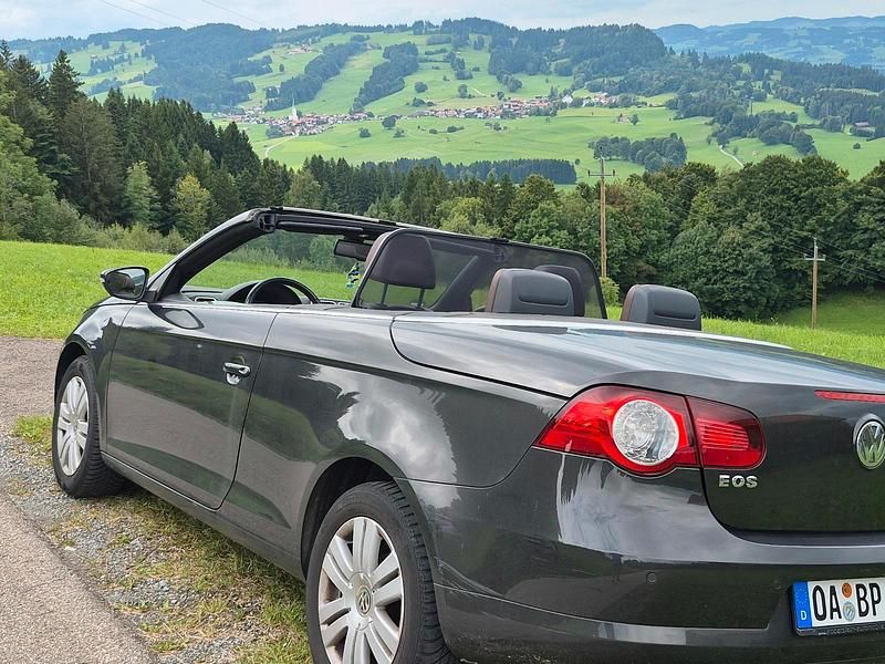 Braun Gebraucht 2008 VW Eos Cabrio | 5.399 € (Fairer Preis) - Bild 1/4