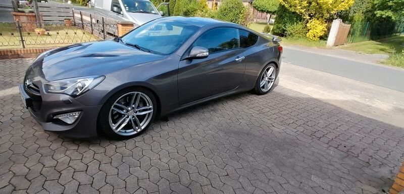 Grau Gebraucht 2013 Hyundai Genesis Coupé | 9.000 € - Bild 1/4