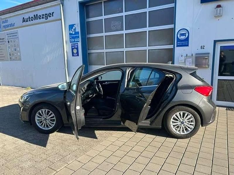 Gebraucht Ford Focus Titanium 150 PS (110 kW) 2020 Magneticgrau (metallic) Kleinwagen