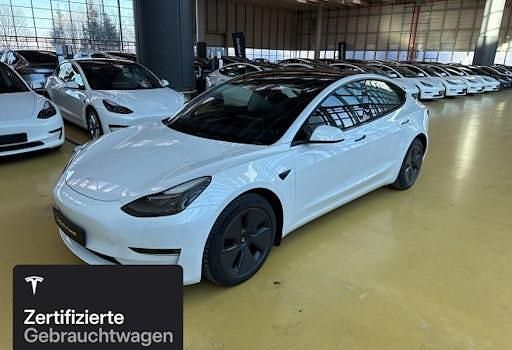 Weiß Gebraucht 2021 Tesla Model 3 Long Range RWD Limousine | 27.400 € (Fairer Preis) - Bild 1/4