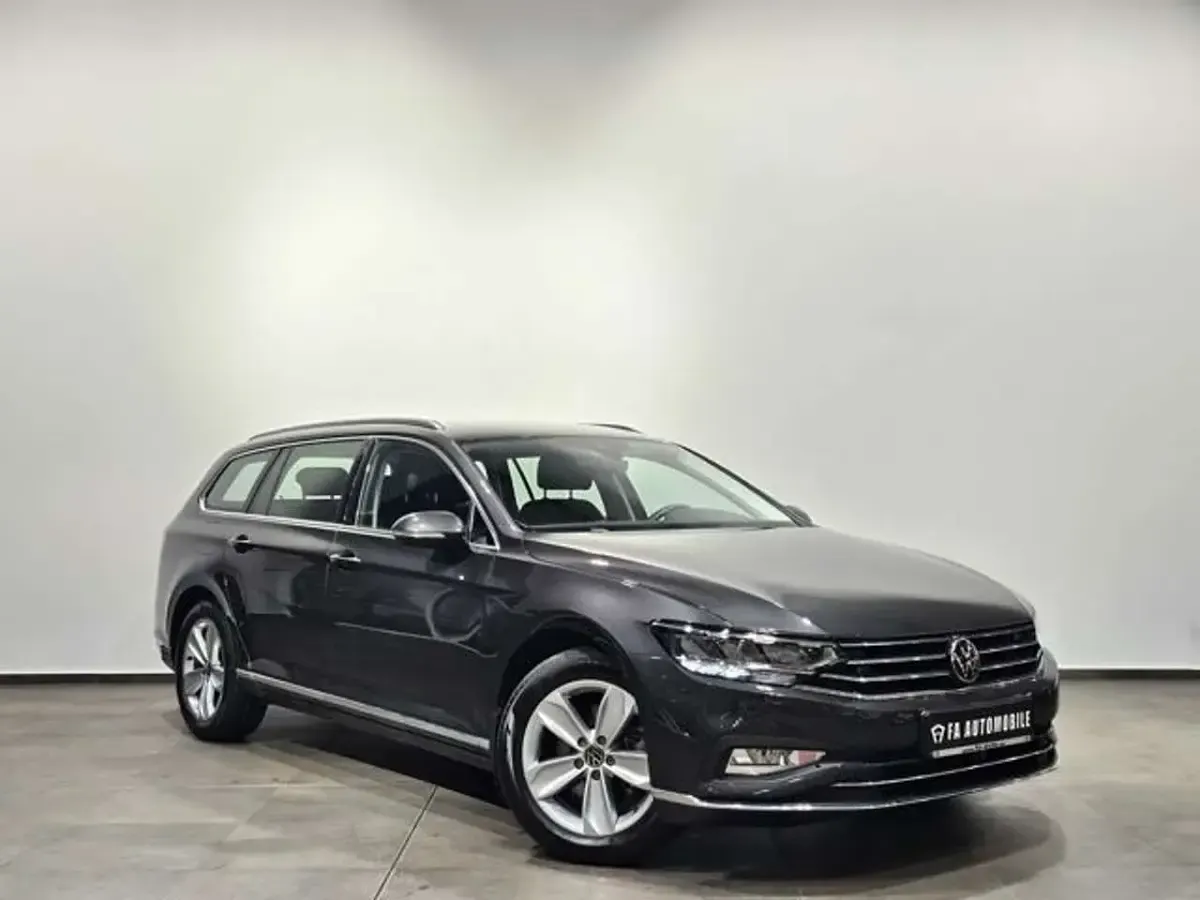 Gebraucht VW Passat Sport 200 PS (147 kW) 2024 Mangan grau Kombi
