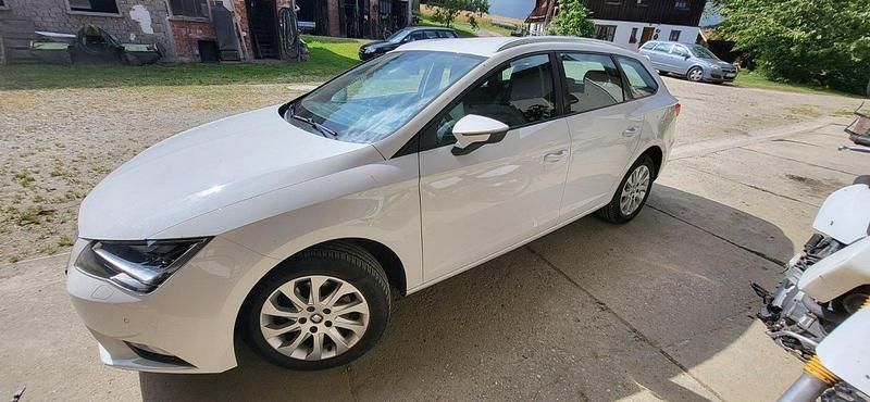Weiß Gebraucht 2015 Seat Leon Kombi | 8.200 € (Fairer Preis) - Bild 1/4