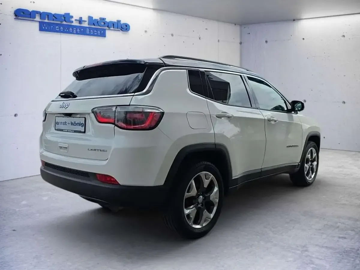 Gebraucht Jeep Compass Limited 140 PS (102 kW) 2018 Bright white SUV