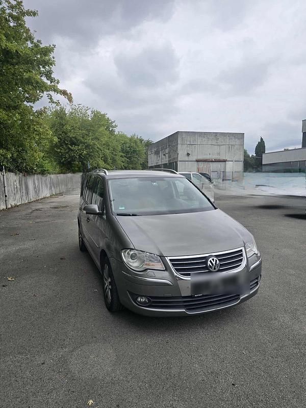 Grau Gebraucht 2009 VW Touran Van / Kleinbus | 2.999 € (Guter Preis) - Bild 1/4