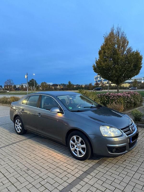 Grau Gebraucht 2007 VW Jetta Limousine | 1.800 € (Superpreis) - Bild 1/4