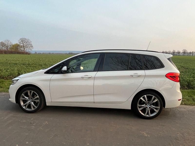 Gebraucht BMW 220 Gran Tourer Sport Line 190 PS (139 kW) 2016 Weiß Van / Kleinbus