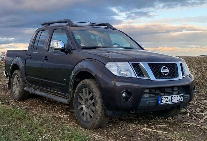 Braun Gebraucht 2012 Nissan Navara Abholung | 10.000 € (Fairer Preis) - Bild 1/4