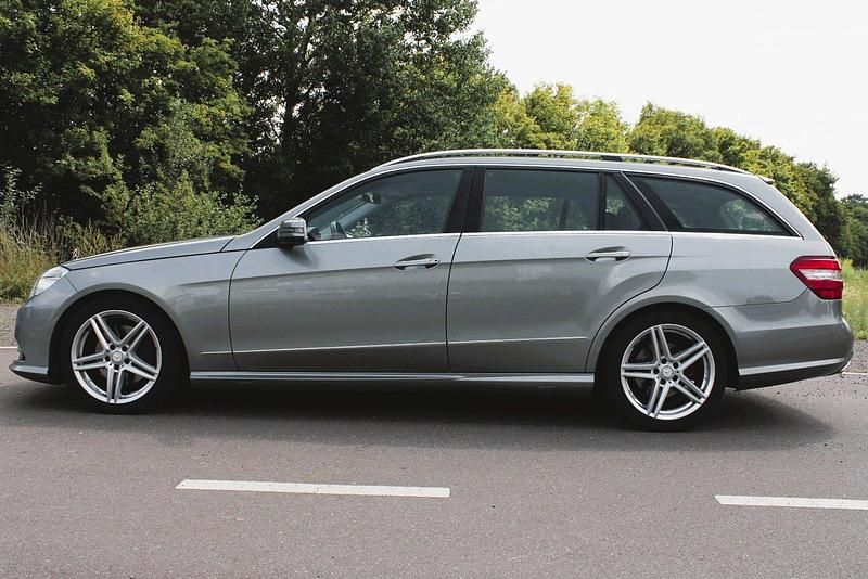 Grau Gebraucht 2014 Mercedes E220 Kombi | 10.500 € (Teuer) - Bild 1/4