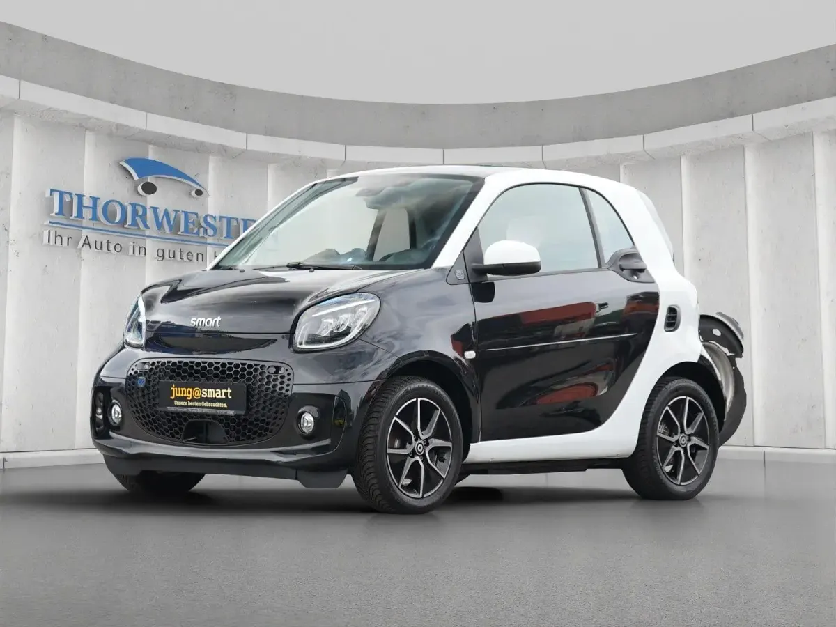 Gebraucht Smart ForTwo Coupé 60 kW (82 PS) 2024 Schwarz Kleinwagen