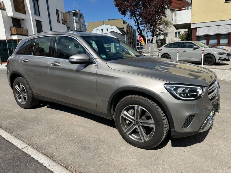 Silber Gebraucht 2022 Mercedes GLC300e SUV | 24.999 € - Bild 1/4