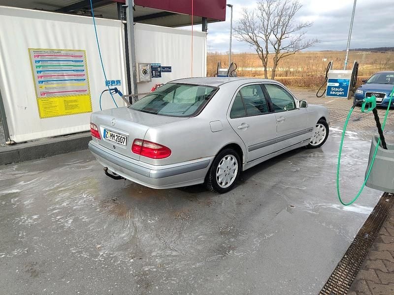 Gebraucht Mercedes E270 170 PS (125 kW) 2000 Silber Limousine