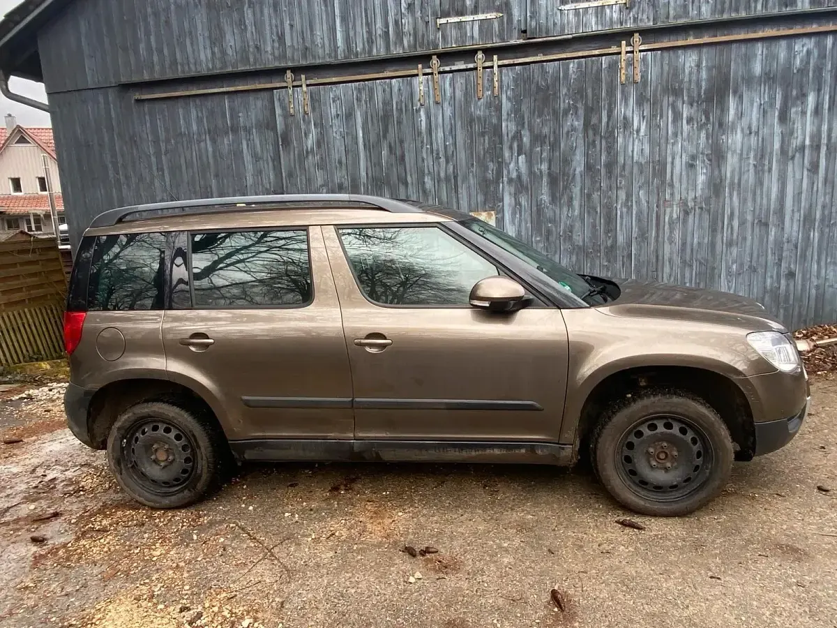 Gebraucht Skoda Yeti 105 PS (77 kW) 2011 Gold SUV
