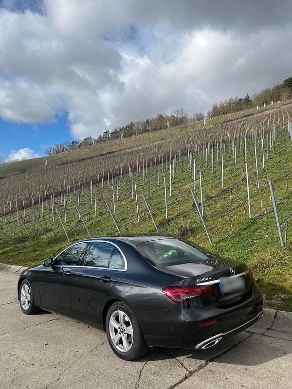 Gebraucht Mercedes E200 Avantgarde 160 PS (117 kW) 2022 Schwarz Limousine