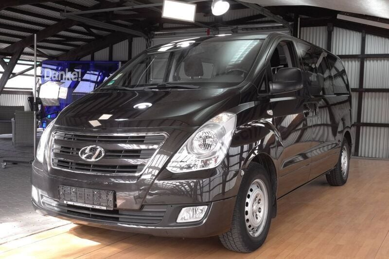 Braun metallic Gebraucht 2016 Hyundai H-1 Van / Kleinbus | 12.975 € (Fairer Preis) - Bild 1/4