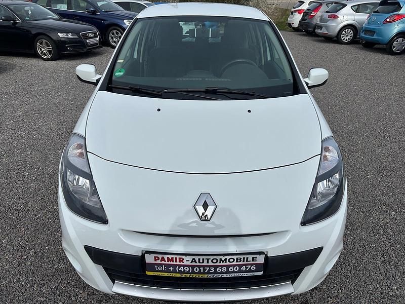 Gebraucht Renault Clio III Dynamique 75 PS (55 kW) 2011 Weiß Kleinwagen