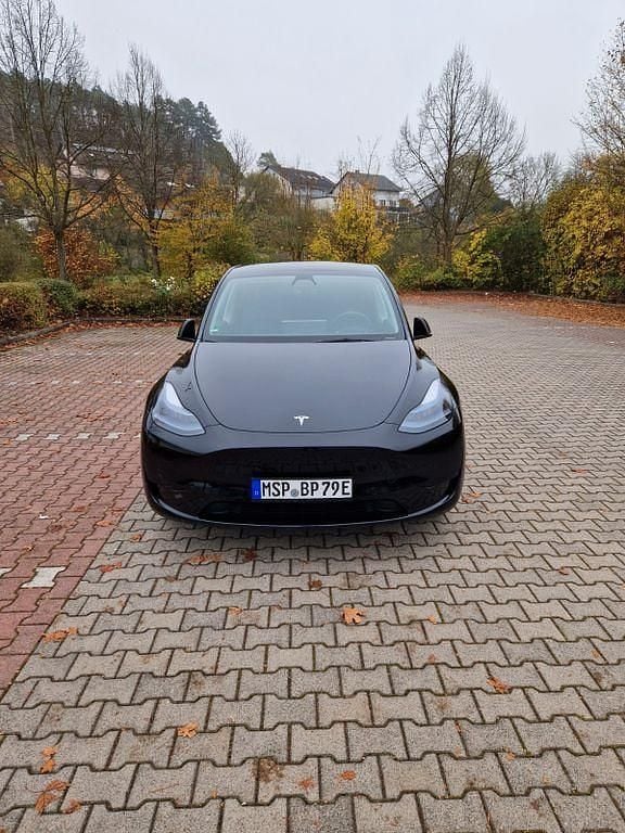 Schwarz Gebraucht 2023 Tesla Model Y RWD SUV | 32.700 € (Fairer Preis) - Bild 1/4