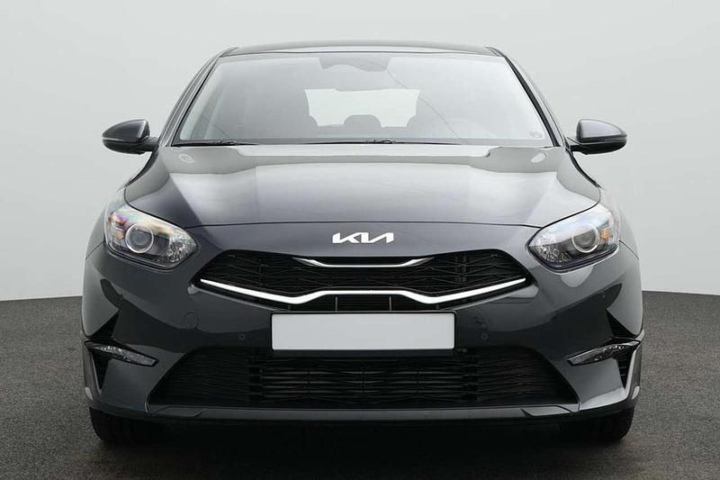 Gebraucht Kia Ceed 140 PS (102 kW) 2025 Pentametal metallic Kleinwagen