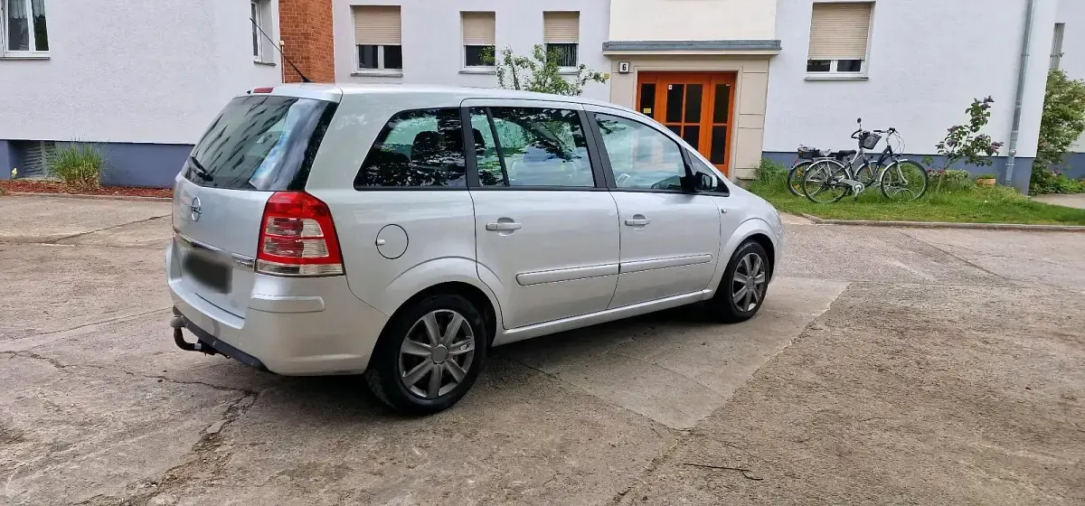 Gebraucht Opel Zafira 125 PS (91 kW) 2009 Silber Van / Kleinbus