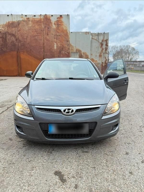 Gebraucht Hyundai i30 108 PS (79 kW) 2009 Grau Kleinwagen