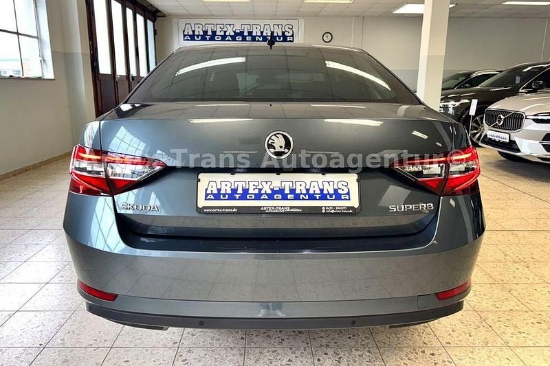 Gebraucht Skoda Superb Style 150 PS (110 kW) 2016 Grau Limousine