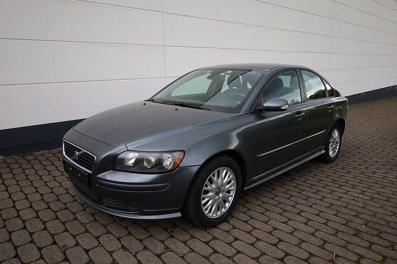 Grau Gebraucht 2005 Volvo S40 Momentum Limousine | 2.999 € (Etwas zu teuer) - Bild 1/4