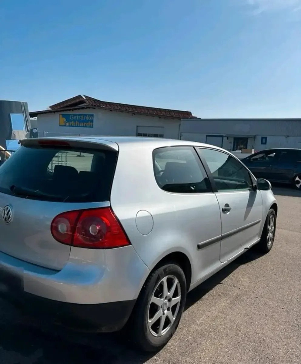 Gebraucht VW Golf V 90 PS (66 kW) 2005 Silber Kleinwagen
