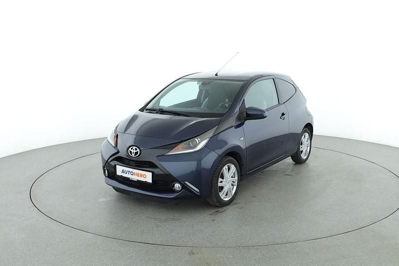 Blau Gebraucht 2015 Toyota Aygo X-play Kleinwagen | 7.910 € (Fairer Preis) - Bild 1/3